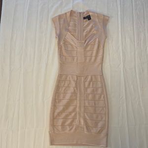 French Connection form fitting dress. Size:4